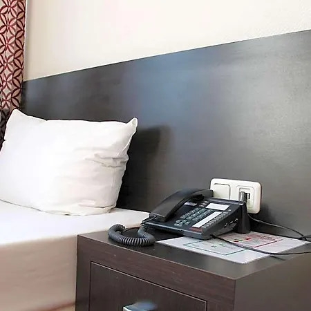 Aariana Hotel 3*