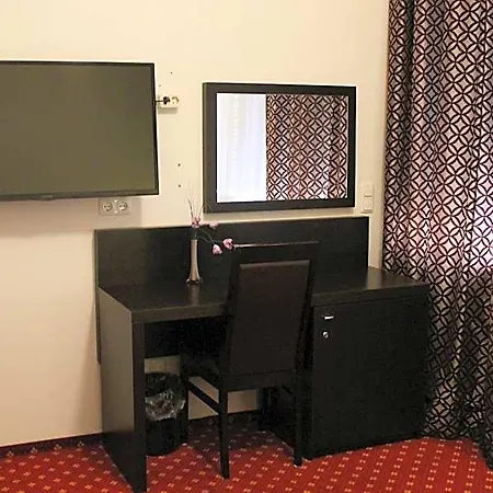 Aariana Hotel 3*